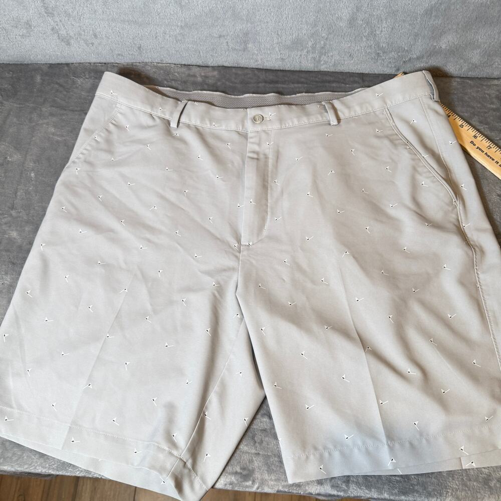 Greg Norman Golf Shorts Mens 40 Beige Stretch Performance Shark Logo